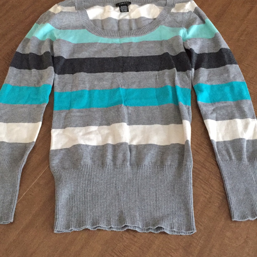 Blue,grey,white,and black  long sleeve sweeter